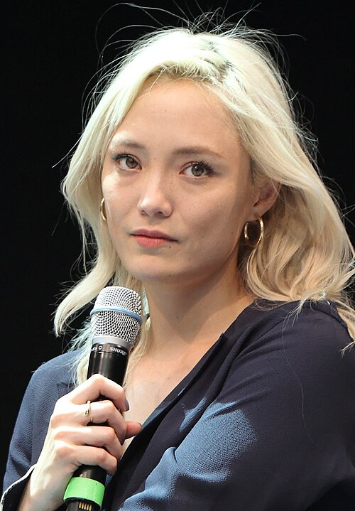 Portrait de Pom Klementieff