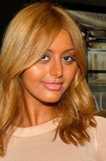 Portrait de Zahia Dehar