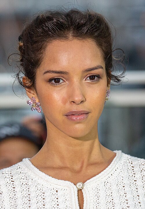Portrait de Lyna Khoudri